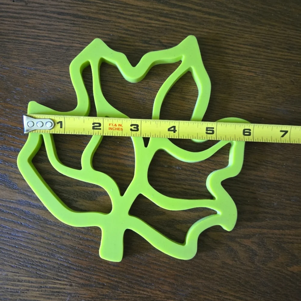 Leaf-Shaped Silicone Hot Pad
